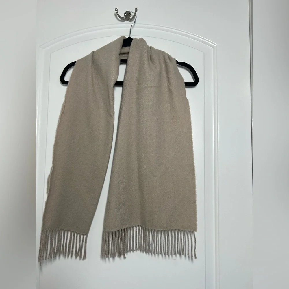 Italian Woolen Treasures Made in Italy Tan 100% Merino Wool Fringe Scarf chic